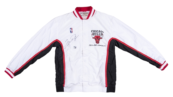 1993 Michael Jordan Signed NBA Champions Chicago Bulls Warm Up Jacket LE /23 (UDA)